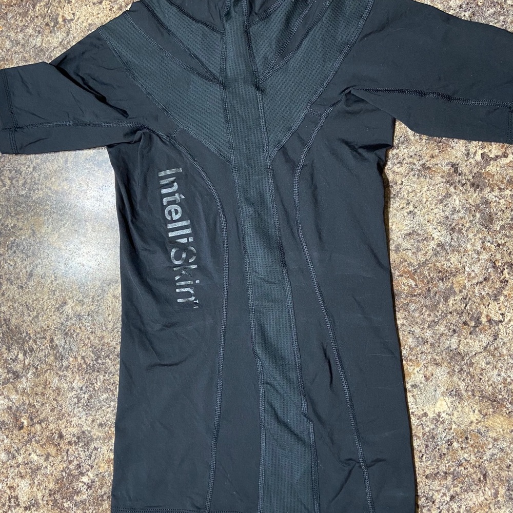 Intelliskin posture correcting shirt. Medium.
